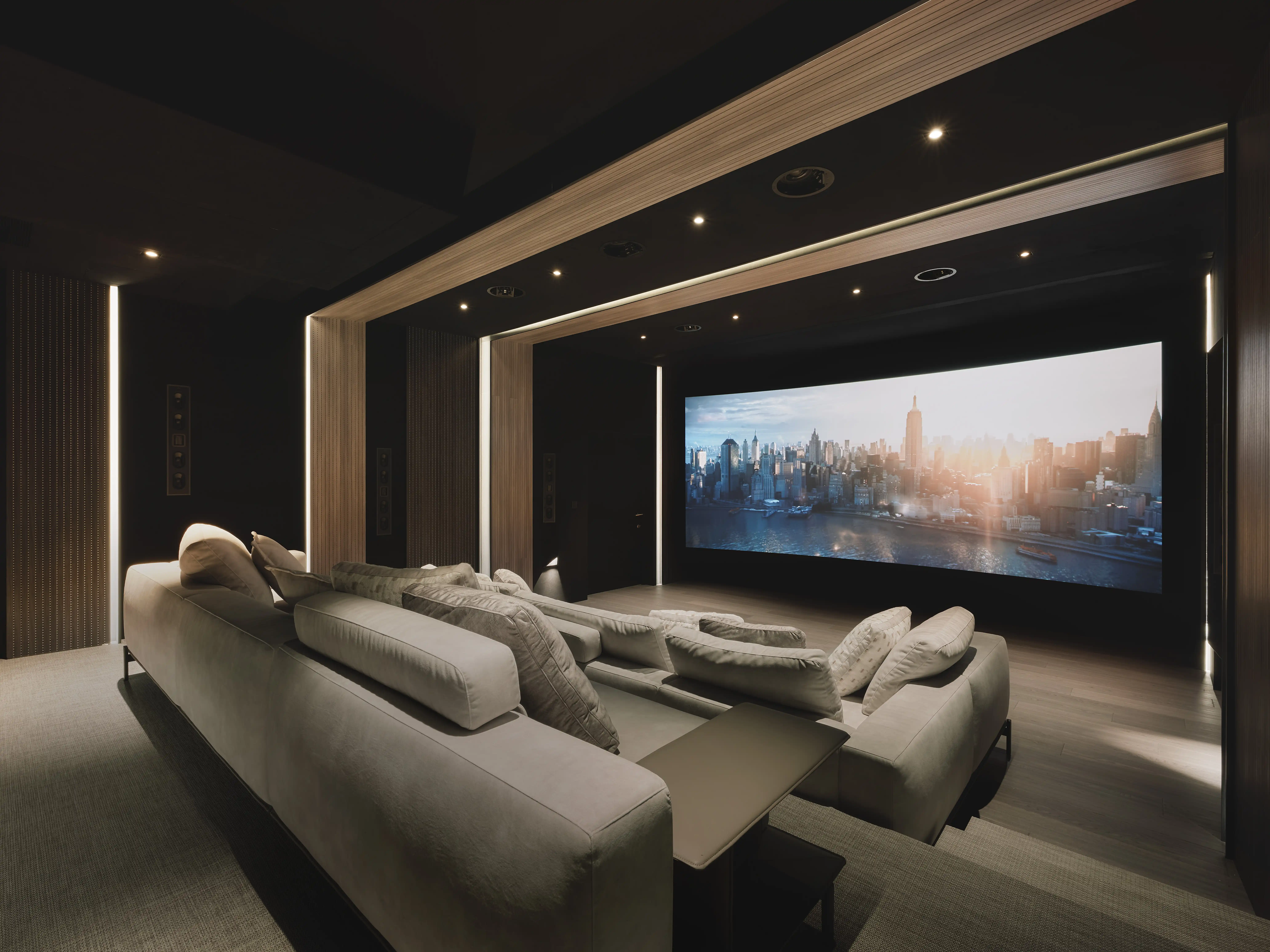 電影迷於 DCI 專業影廳觀賞 UHD 藍光電影